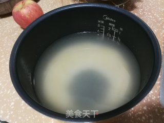 苹果小米糯米粥的做法步骤：2