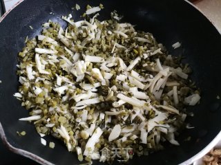 腌菜春笋炒肉丝的做法步骤：7