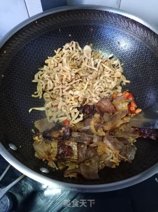 腊肉炒萝卜干的做法步骤：7