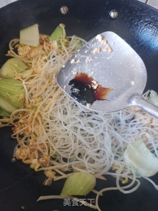 鸡蛋青菜炒河粉的做法步骤：9