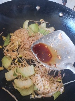 鸡蛋青菜炒河粉的做法步骤：10