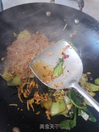 鸡蛋青菜炒河粉的做法步骤：14