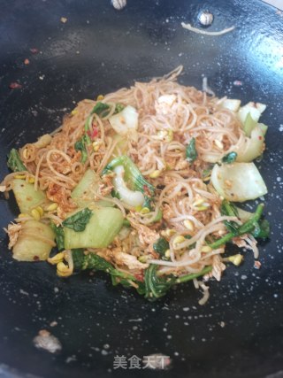 鸡蛋青菜炒河粉的做法步骤：15