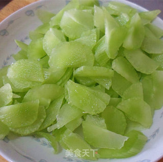 蚝油鸡蛋炒笋片的做法步骤：2