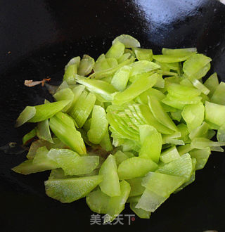 蚝油鸡蛋炒笋片的做法步骤：6
