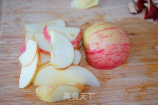 刮油降脂美容补气苹果汤的做法步骤：2