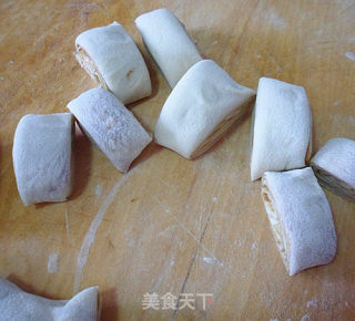 五香麻酱花卷的做法步骤：5