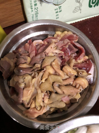 鸭杂粉条的做法步骤：1