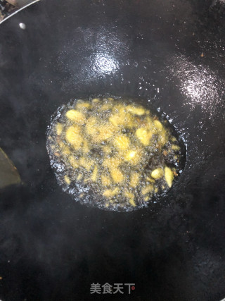 青红椒炒牛肉的做法步骤：2