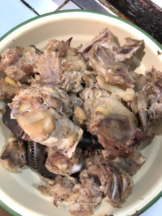 青椒烧鸡的做法步骤：1