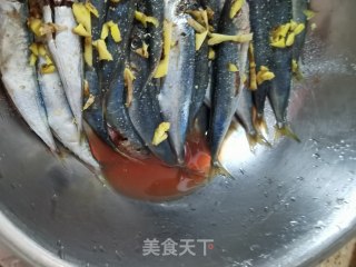 香煎多春鱼的做法步骤：4