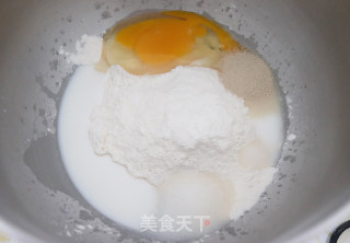 双倍椰香！双倍美味！唇齿留香的椰蓉面包的做法步骤：1