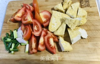 小炒卤猪耳的做法步骤：2