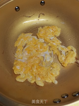 蛋炒饭的做法步骤：2