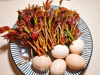 香椿炒蛋的做法步骤：1