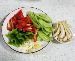 小炒回锅肉的做法步骤：2