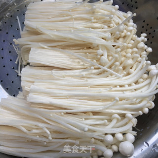 培根金针菇卷的做法步骤：1