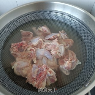 木耳薏米炖鹌鹑的做法步骤：4