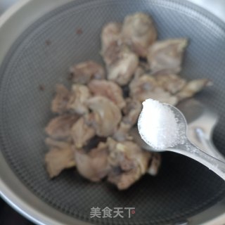 木耳薏米炖鹌鹑的做法步骤：16