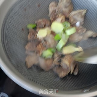 木耳薏米炖鹌鹑的做法步骤：17