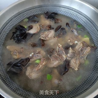 木耳薏米炖鹌鹑的做法步骤：19