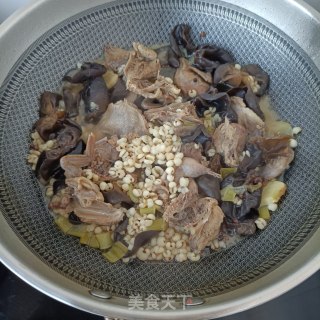 木耳薏米炖鹌鹑的做法步骤：20