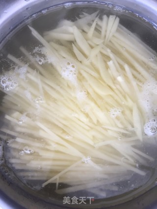 蒜苔炒双丝的做法步骤：4