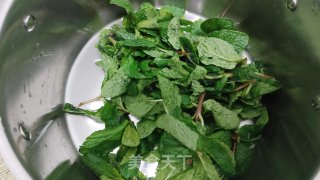 薄荷牛肉丝的做法步骤：1