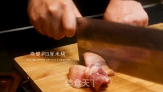 改良版三杯鸡，比传统做法简单还好吃，一周五天都想吃它的做法步骤：1