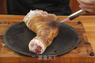 白切无骨猪肘的做法步骤：1