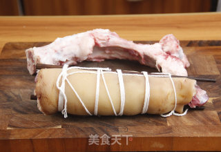白切无骨猪肘的做法步骤：4