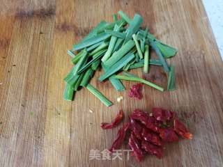 菠菜炒黄豆芽的做法步骤：1