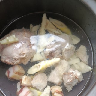 豌豆春笋炖腱子肉的做法步骤：9