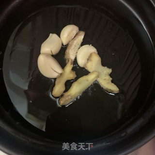 鹿茸菇焖排骨的做法步骤：4
