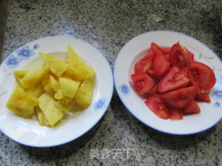 菠萝炒番茄的做法步骤：1