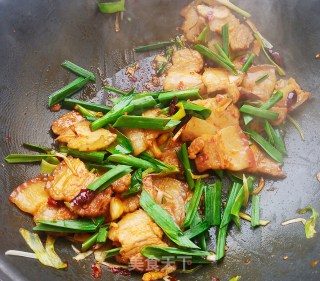 蒜苗回锅肉的做法步骤：15