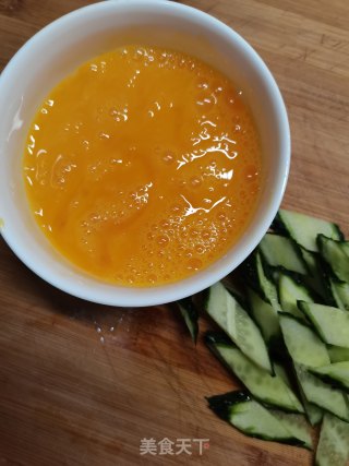 黄瓜炒鸡蛋的做法步骤：2