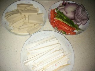 杏鲍菇炒千叶豆腐的做法步骤：2