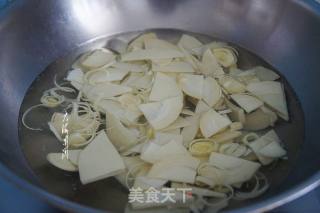 肉酱拌冬笋的做法步骤：3