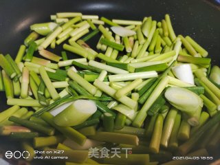 蒜薹炒鸡肉的做法步骤：3