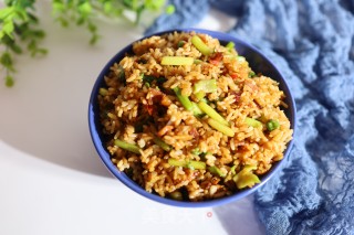 蒜薹鸡肉炒米饭的做法步骤：7
