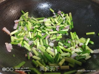 培根辣鸡炒饭的做法步骤：2