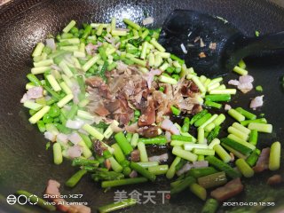 培根辣鸡炒饭的做法步骤：3