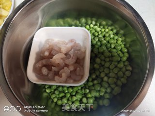 虾仁炒豌豆的做法步骤：1