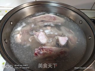 豆角烧鸭肉的做法步骤：1