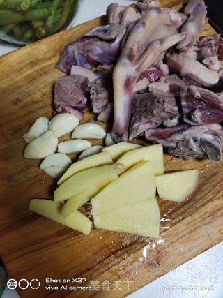 豆角烧鸭肉的做法步骤：2