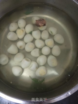 瘦肉三蛋加枸杞叶滚汤的做法步骤：8