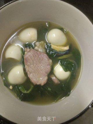 瘦肉三蛋加枸杞叶滚汤的做法步骤：10