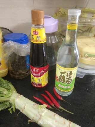 小米椒凉拌莴笋的做法步骤：1