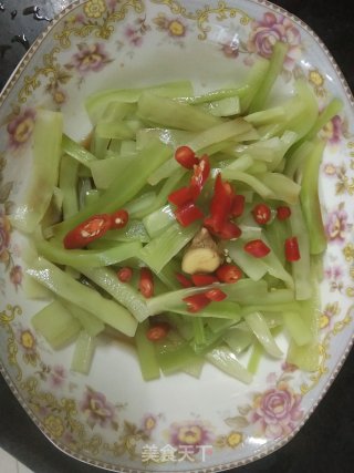 小米椒凉拌莴笋的做法步骤：5